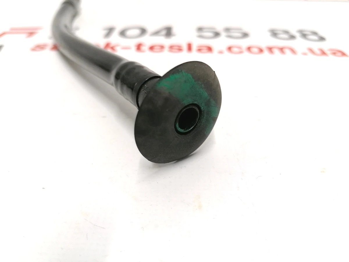 1 Трубка сливная дренажная электромагнитного порта зарядки Tesla Model X 1036596-00-A