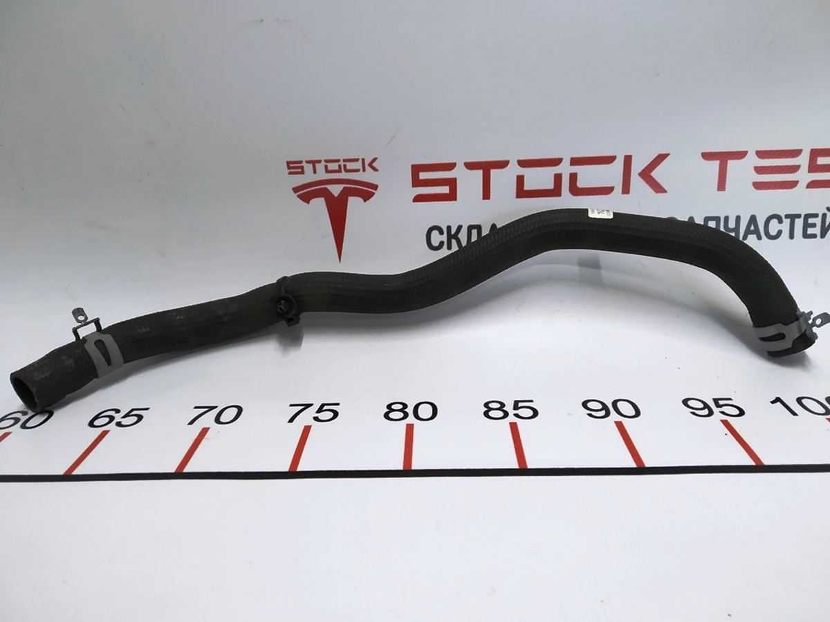 13 Шланг системы охлаждения 4-х ходовой клапан/насос Tesla model X 1036741-00-I