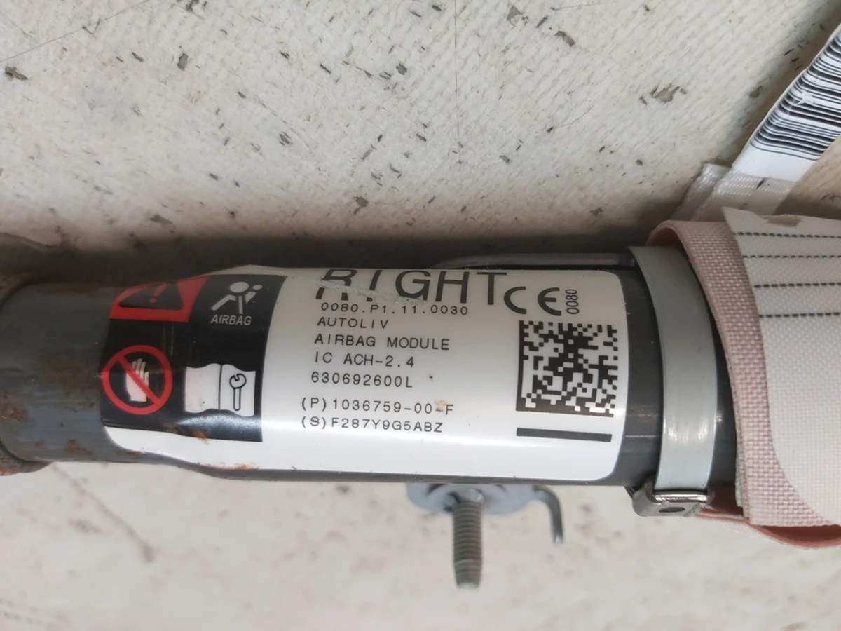 2 MX-1ST ROW CURTAIN A/B, RH Tesla model X 1036759-00-G