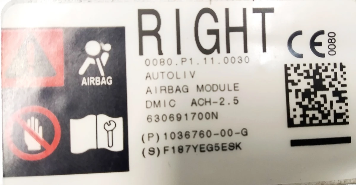 4 MX-2ND ROW HEAD A/B, RH Tesla model X 1036760-00-H