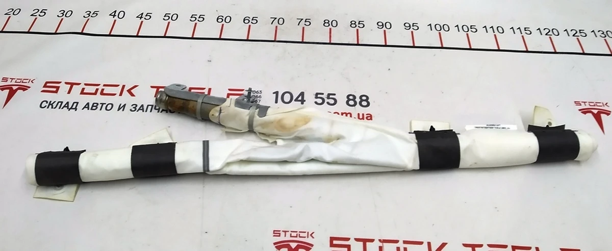 4 MX-2ND ROW HEAD A/B, RH Tesla Model X, Mar 2021 1036760-00-H