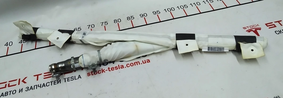 4 MX-2ND ROW HEAD A/B, RH Tesla Model X, Mar 2021 1036760-00-H