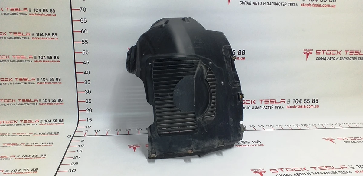 8 Підкрилок передній лівий передня частина AWD (з гніздом парктроніка) Tesla model S 1036887-00-E