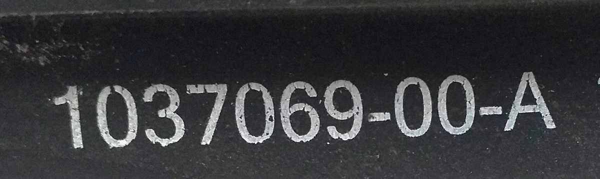 3 Ущільнювач зовнішній декоративної панелі лівий Tesla model S, model S REST 1053618-S0-B