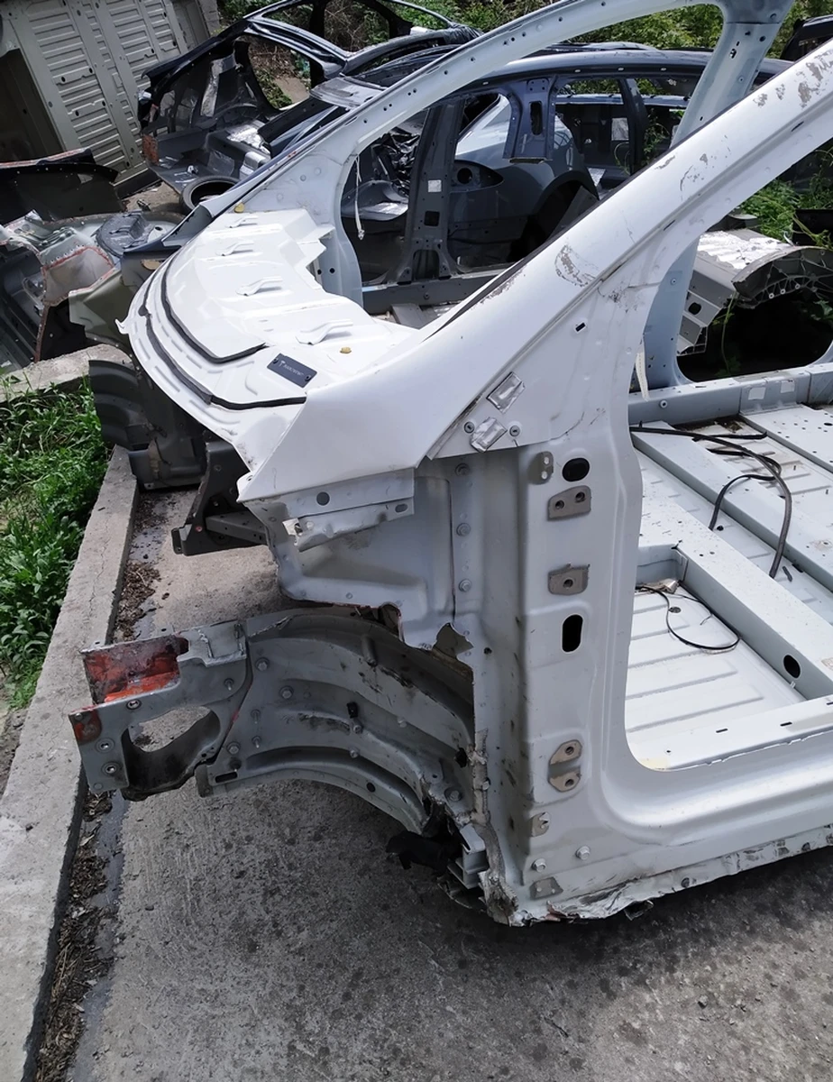 2 Чверть передня ліва стійка A (передня) у зборі Tesla model X 1037216-S0-A