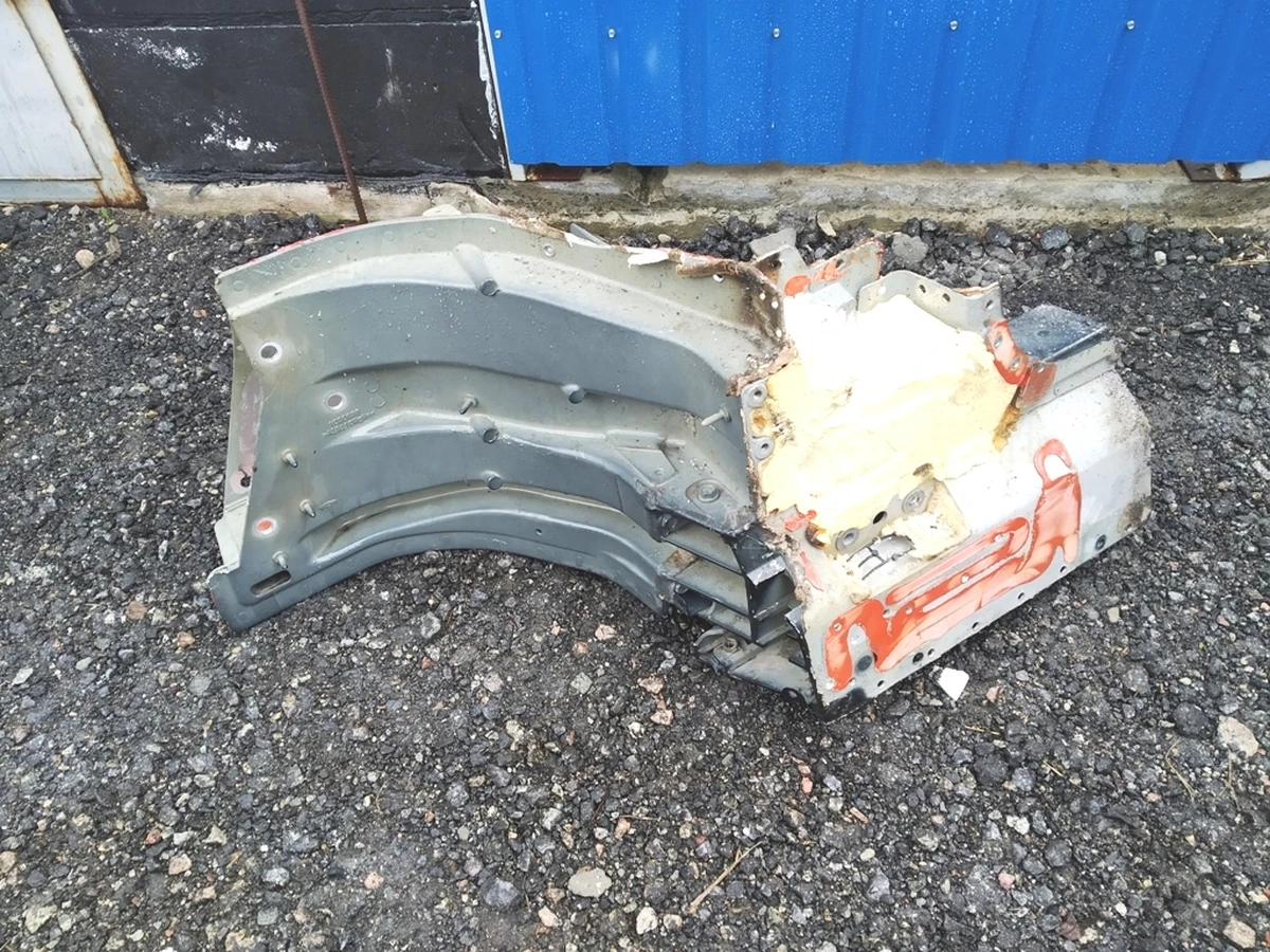 2 Чверть передня ліва нижня частина без стійки Tesla model X 1037216-S0-A