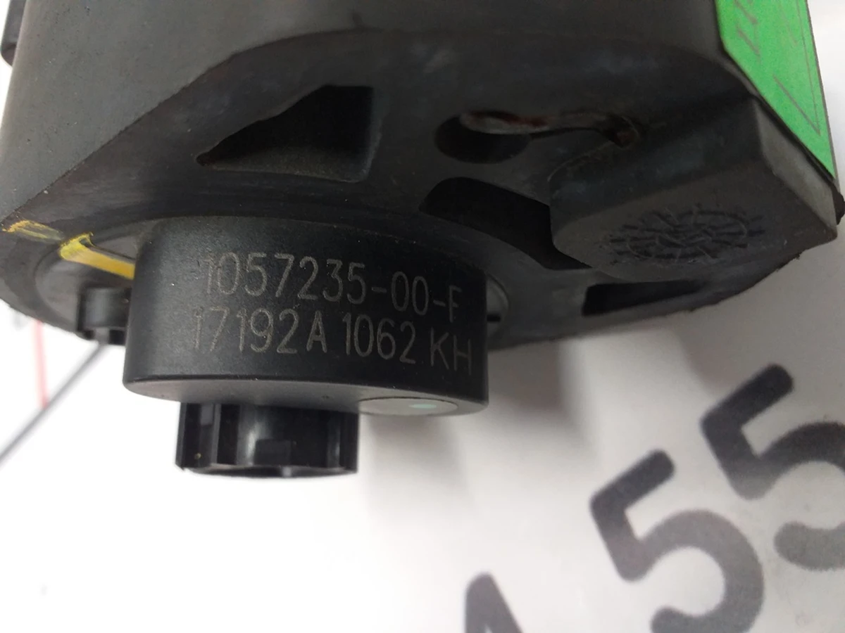 Насос охолоджувальної рідини BWD ISO 185 із кронштейном у зборі Tesla model S REST 1057235-00-Z