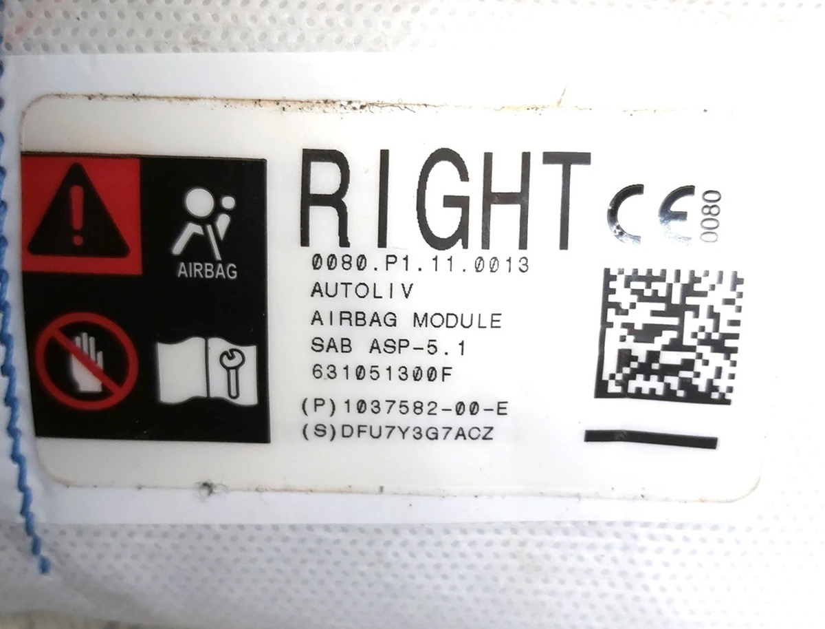 2 Подушка безопасности сиденья 2-го ряда правая со следами окисления Tesla model X 1037582-00-E