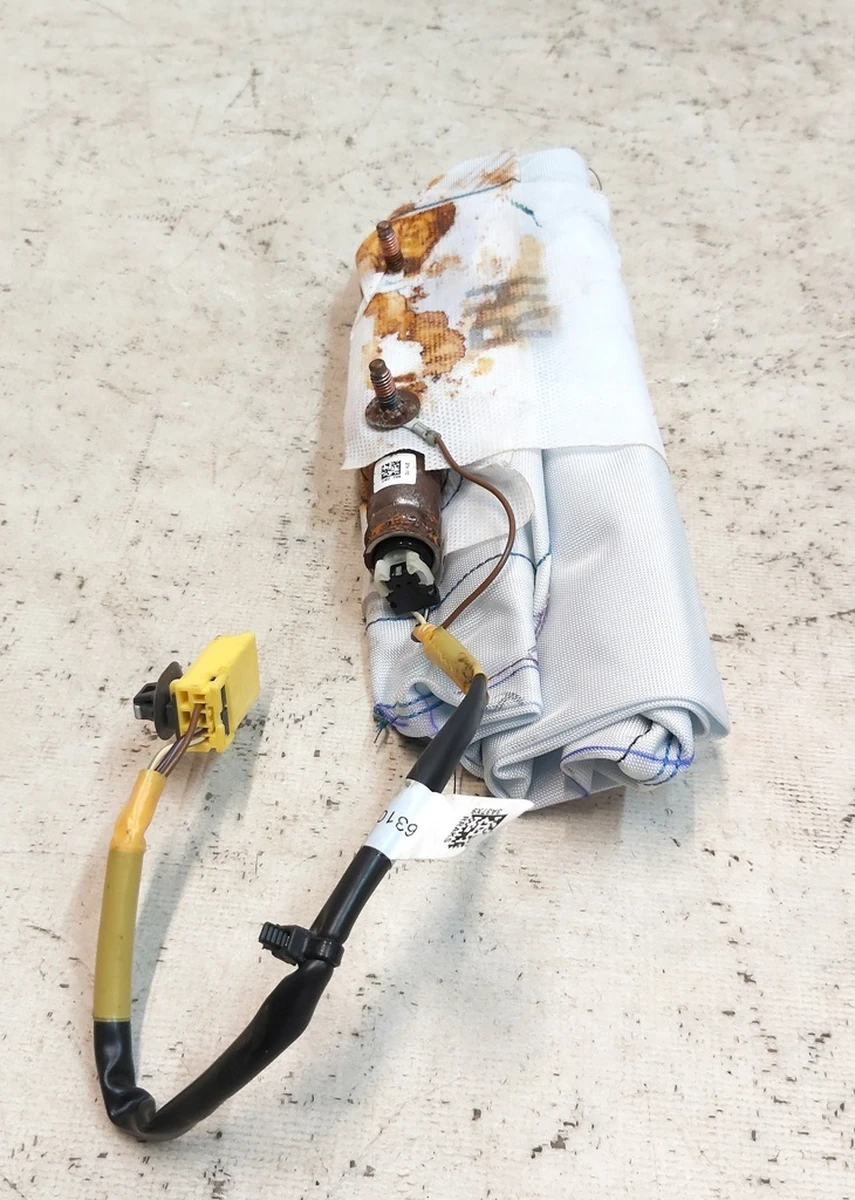 2 Подушка безопасности сиденья 2-го ряда правая со следами окисления Tesla model X 1037582-00-E