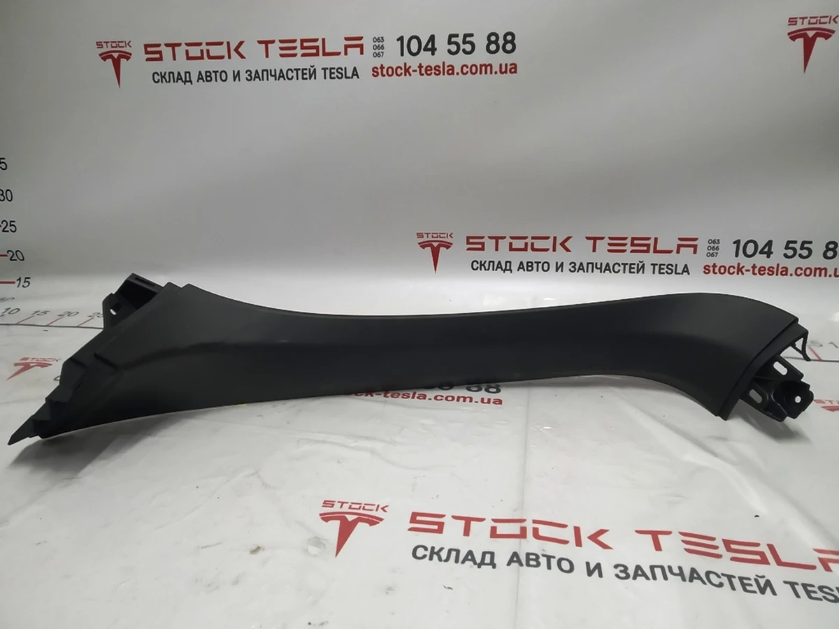 13 Обшивка прольоту багажника права Tesla model X 1037902-50-E