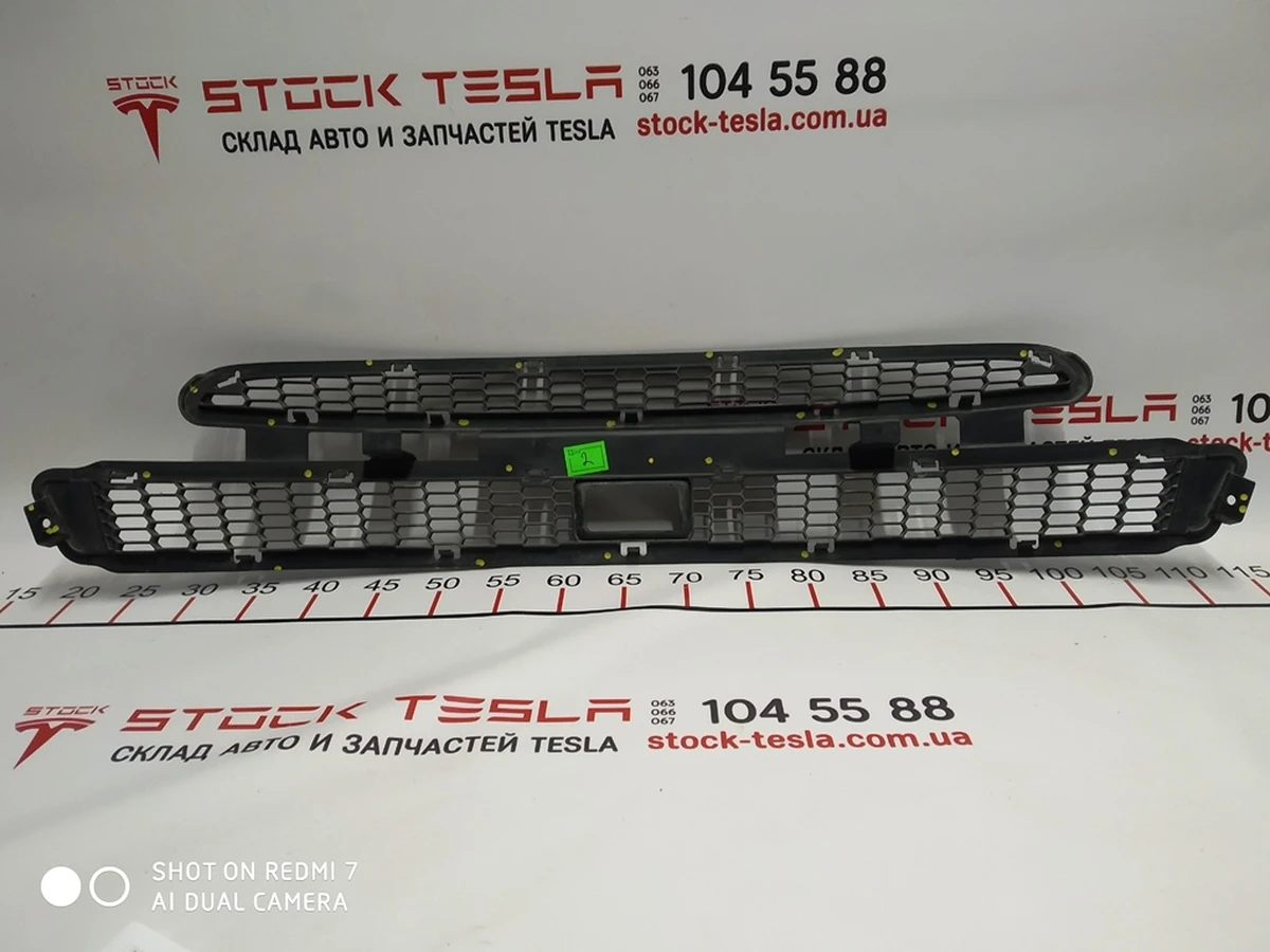 3 Решетка бампера переднего нижняя под радар Tesla model S 1038211-00-A