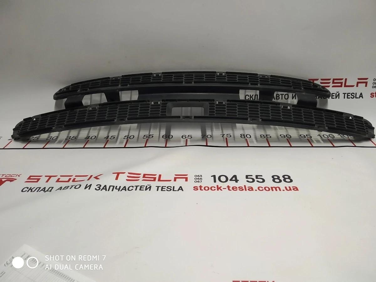 3 Решетка бампера переднего нижняя под радар Tesla model S 1038211-00-A