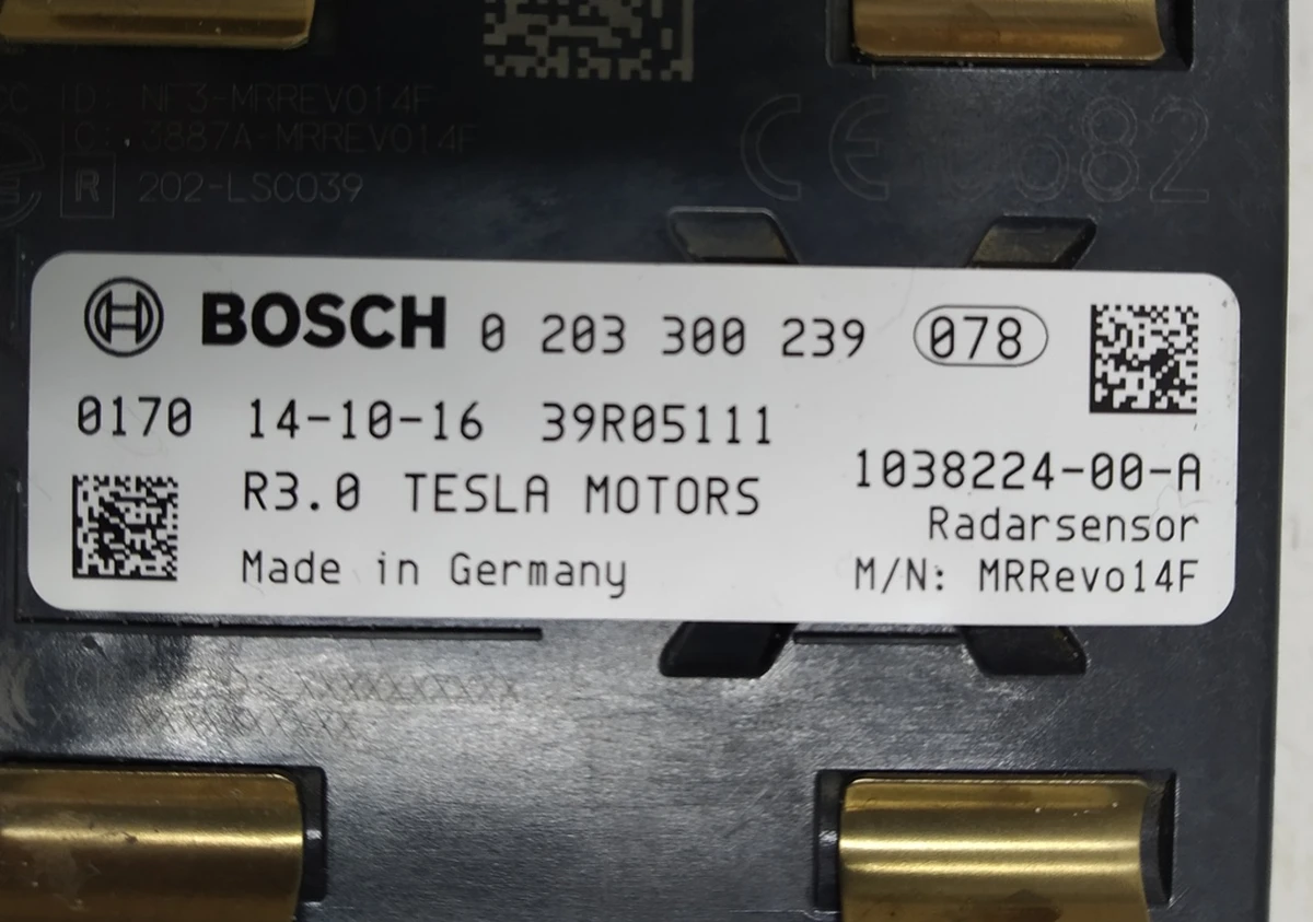 1 Радар автопилота АП 1.0 Tesla model X S REST 1057551-00-B