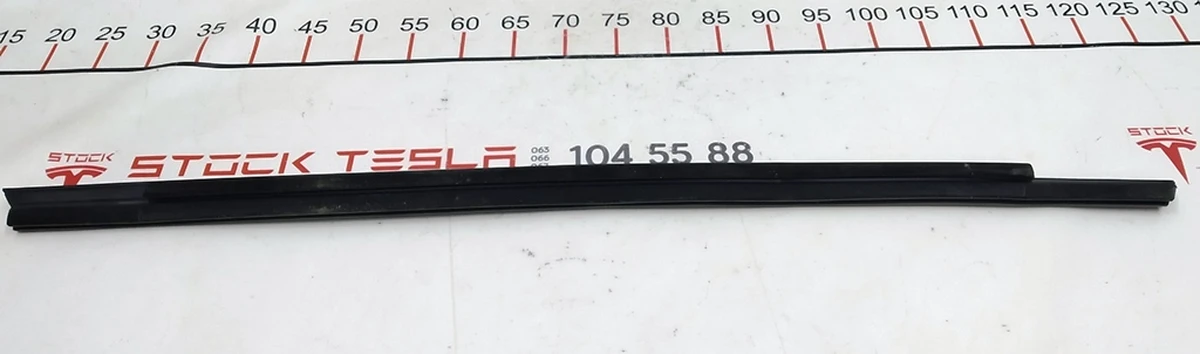 4 External door molding rear left chrome (only seal, without chrome) Tesla model S, model S REST 1038395-80-A
