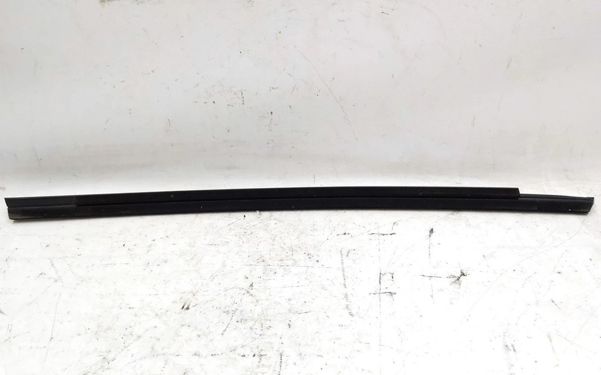 4 Молдинг наружный двери задней левой хром с повреждением Tesla model S, model S REST 1038395-80-A