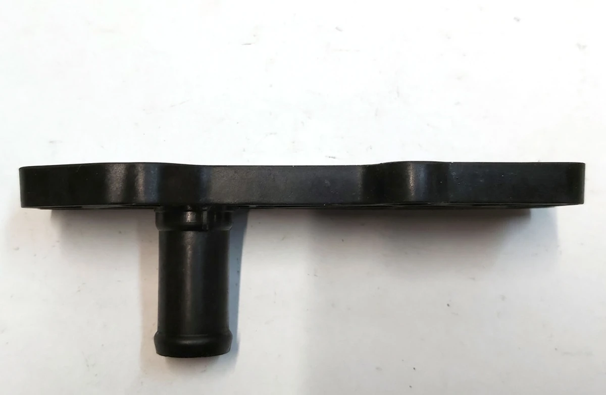 Штуцер (патрубок) системы охлаждения инвертора переднего мотора REV01 Tesla model X 1038470-00-C