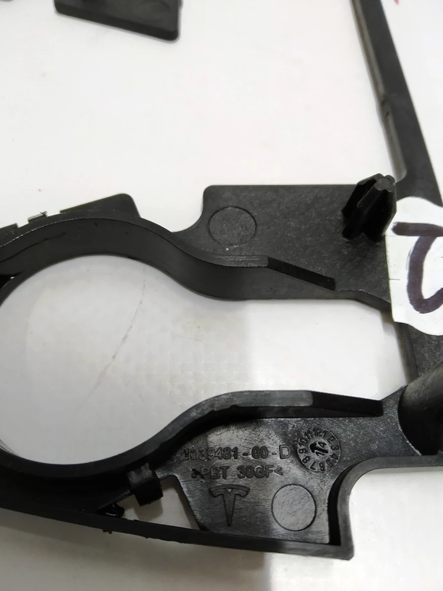 1 Кронштейн крепления датчика дождя и света и монокамеры RWD Tesla model S, model S REST 1038482-00-J