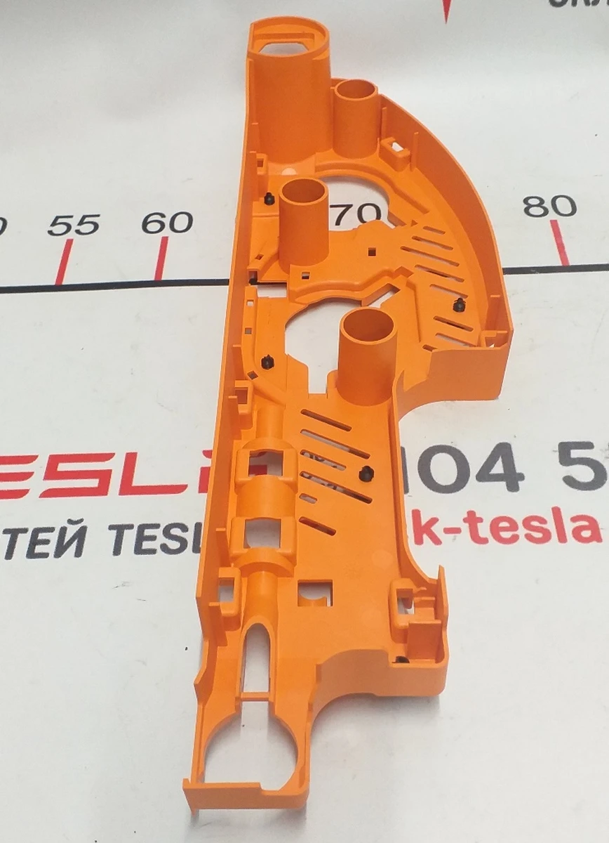 Корпус верхний вспомогательного блока управления основной батареи с поврежден. Tesla model S REST, Tesla model X 1041310-00-F