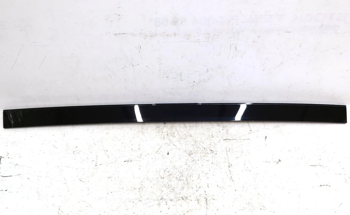 ASSY MX ROOF APPLIQUE - REAR with damage Tesla model X 1041364-00-G