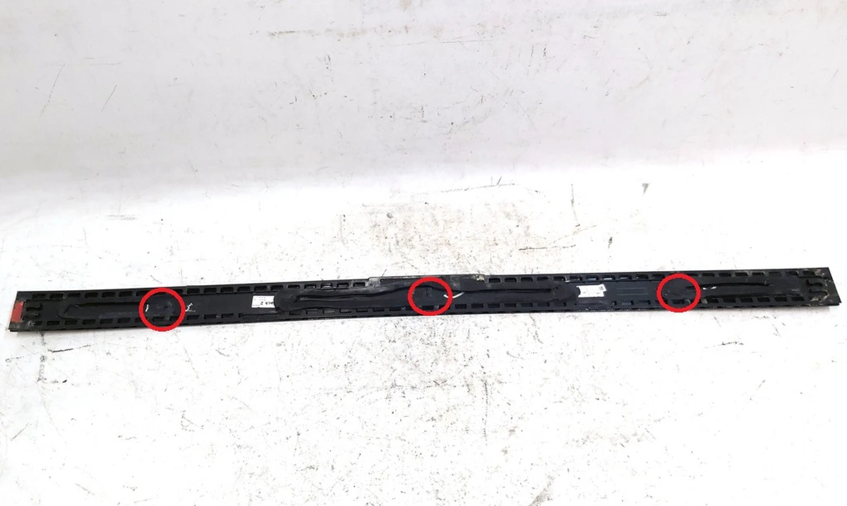 ASSY MX ROOF APPLIQUE - REAR with damage Tesla model X 1041364-00-G