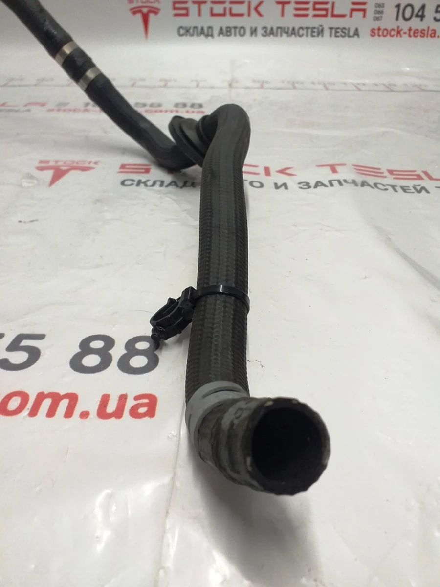 1 Шланг системи охолодження правий передній Tesla model X 1041531-00-J