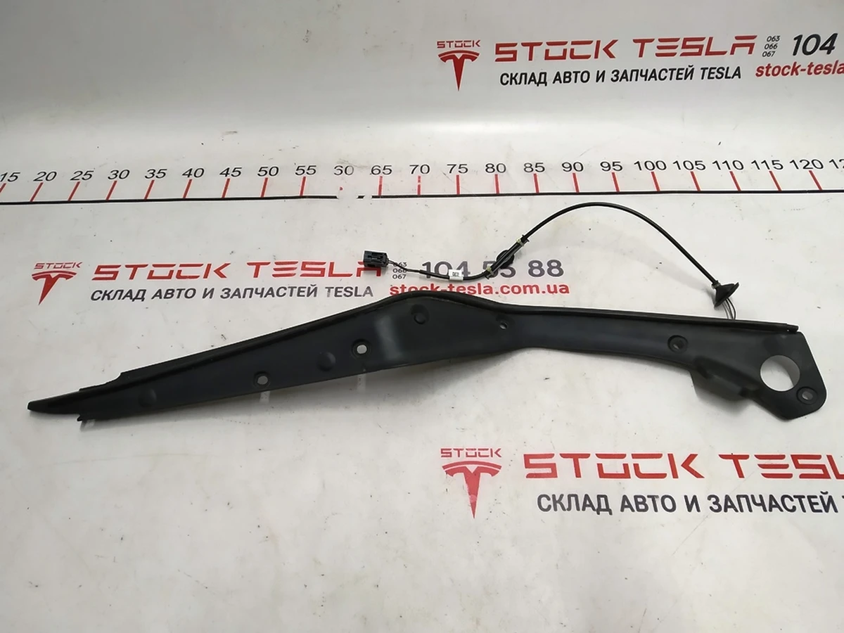 2 Панель с датчиком закрытия задней правой двери задняя (с повреждениями) Tesla model X 1041595-00-F