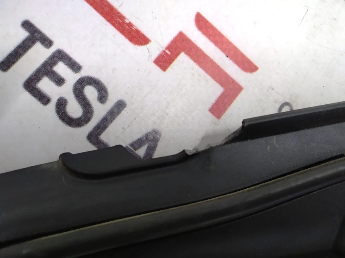 2 Панель с датчиком закрытия задней правой двери задняя (с повреждениями) Tesla model X 1041595-00-F