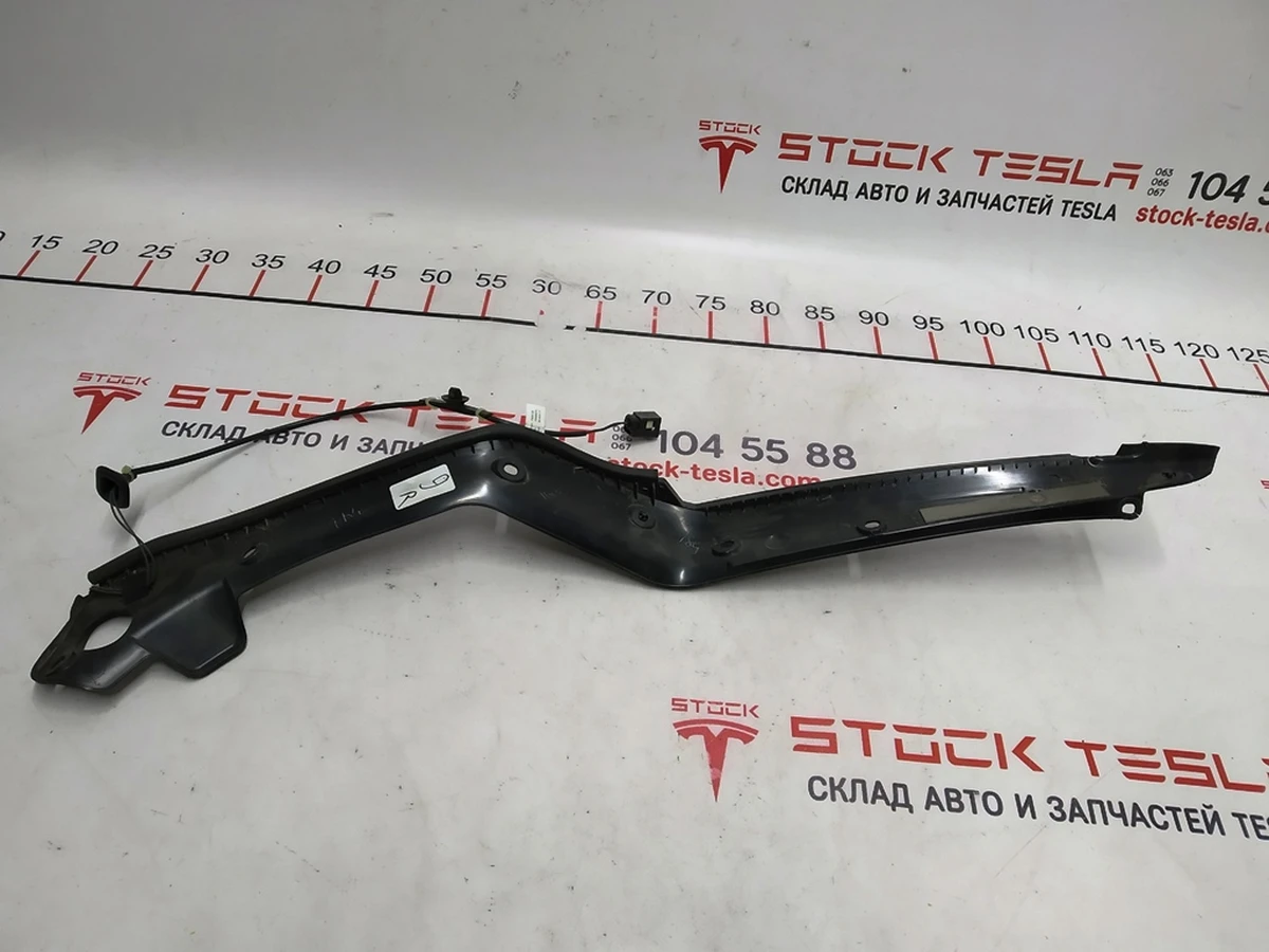 2 Панель с датчиком закрытия задней правой двери задняя (с повреждениями) Tesla model X 1041595-00-F