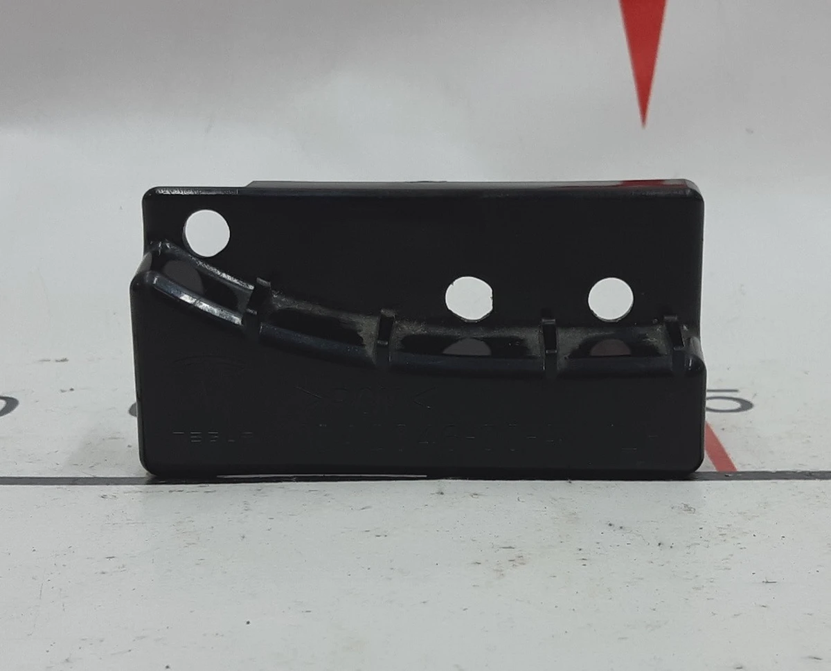 10 Left rear bumper bracket with damage Tesla model S REST 1042046-00-B
