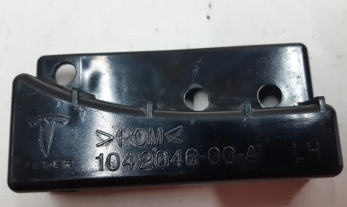 10 Left rear bumper bracket with damage Tesla model S REST 1042046-00-B