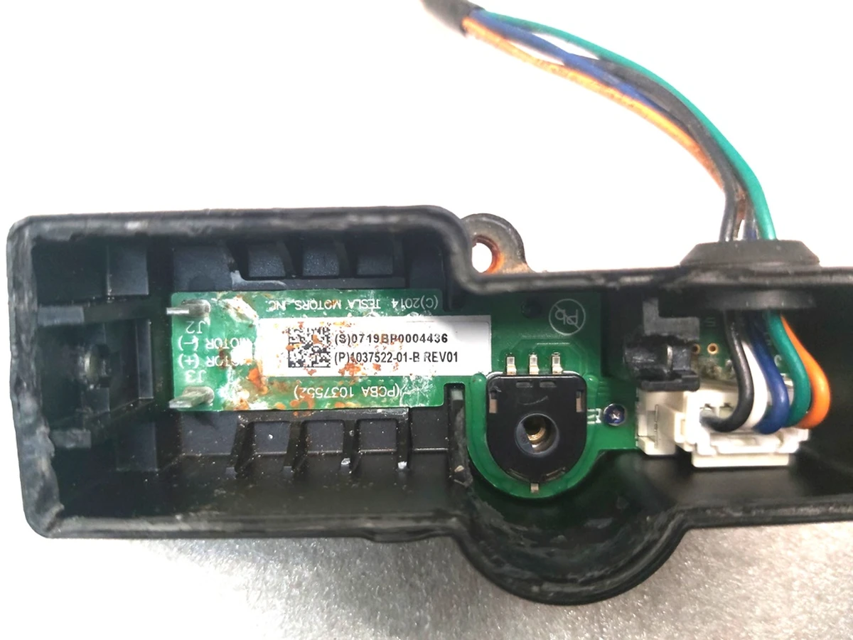 10 Корпус приводу люка порту зарядки (редуктор, плата, проводка, без моторчика) Tesla model S REST, model X 1042766-96-H