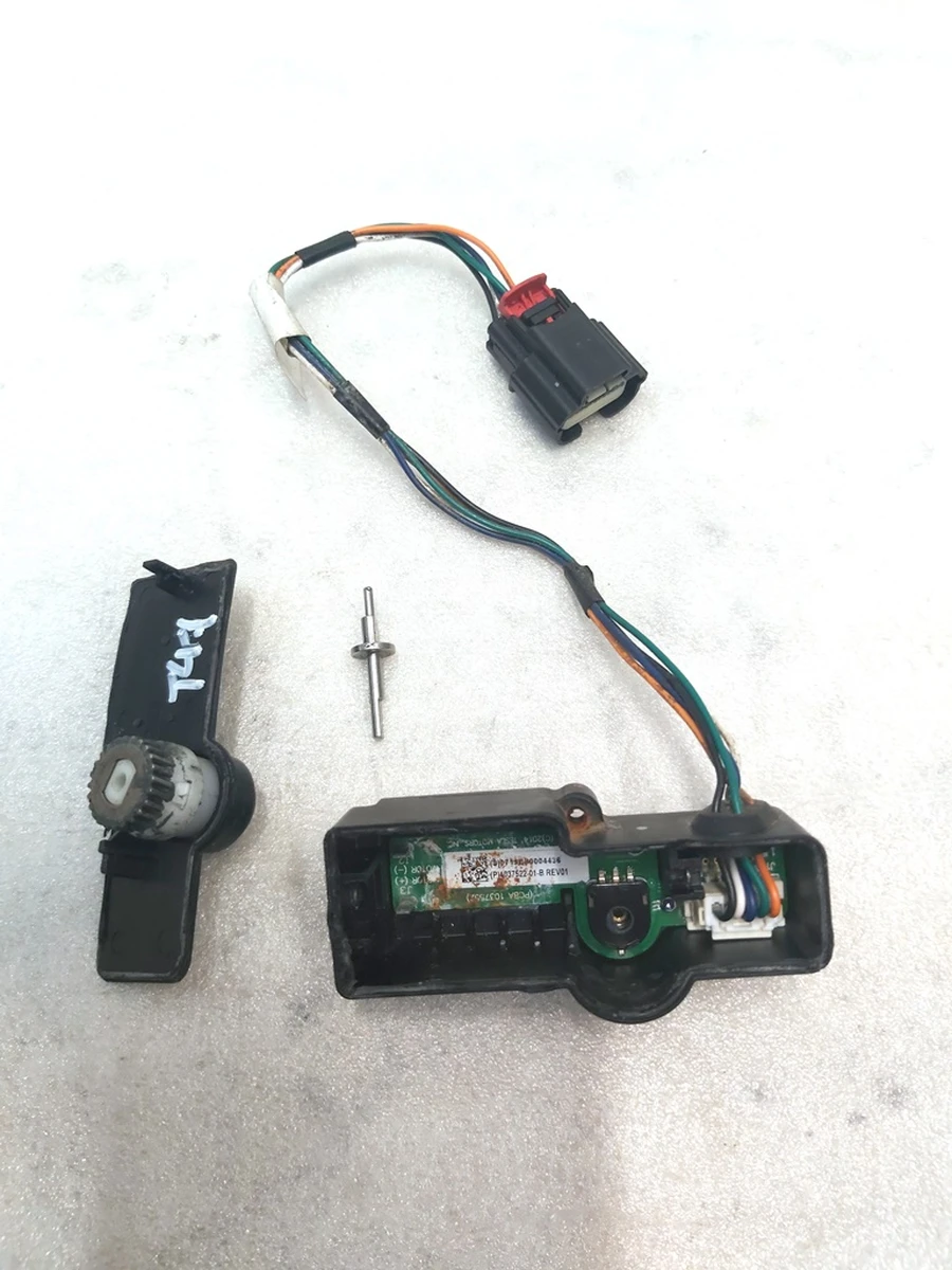 10 Корпус приводу люка порту зарядки (редуктор, плата, проводка, без моторчика) Tesla model S REST, model X 1042766-96-H