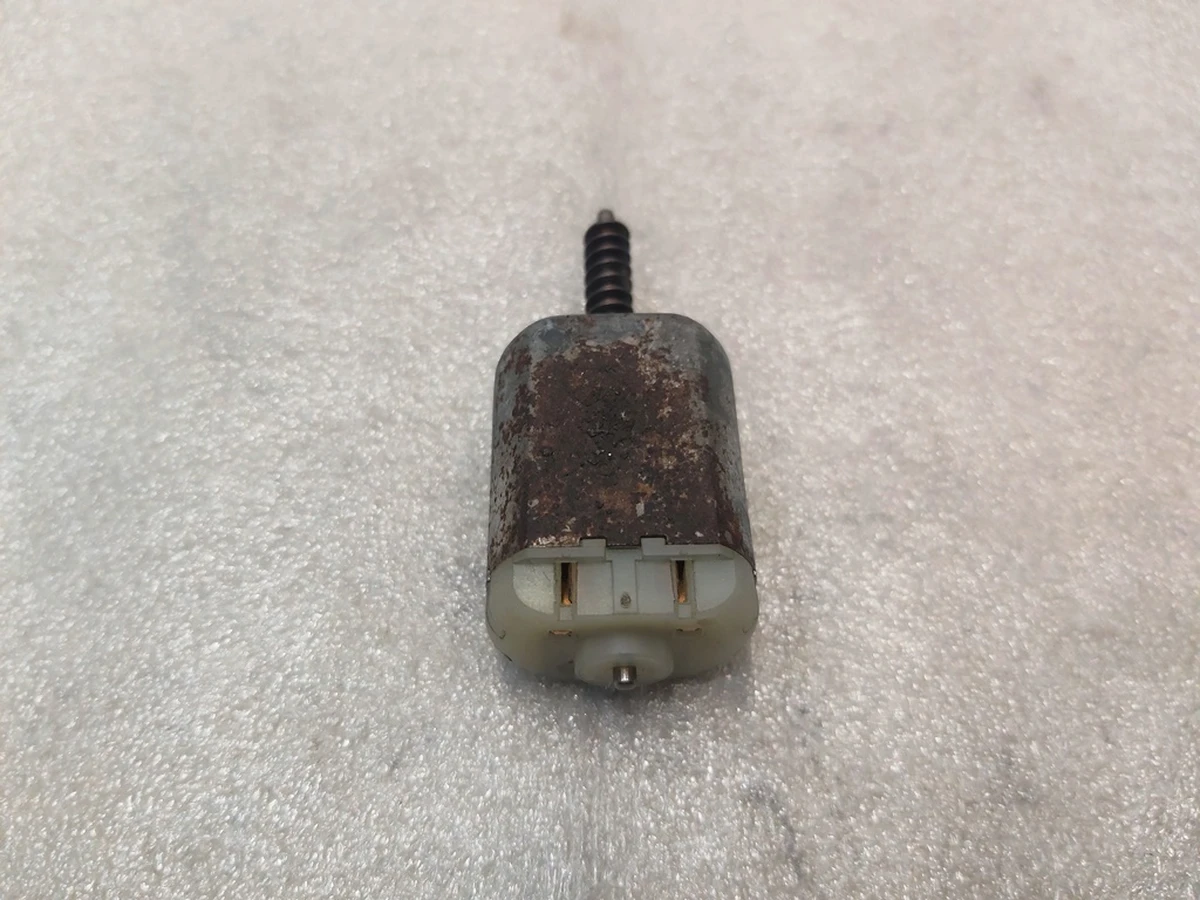 10 Моторчик приводу люка порту заряджання Tesla model S REST, model X 1042766-96-H