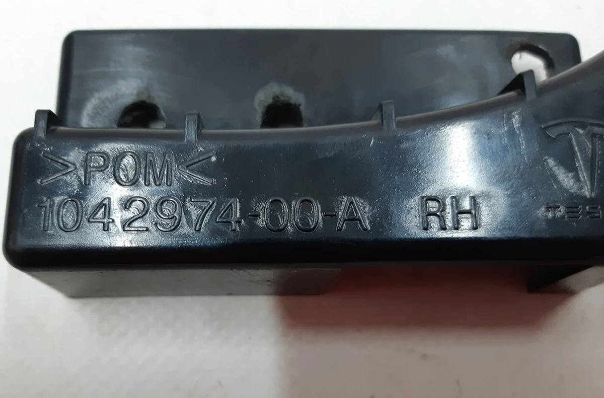 11 Rear right bumper bracket with damage Tesla model S REST 1042974-00-B