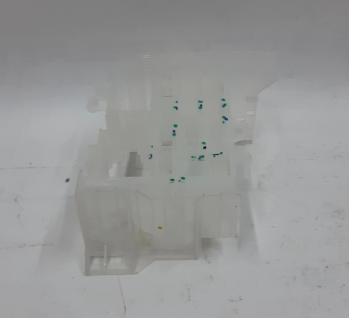 Fixing bracket for body wiring connectors for the main body Tesla model X 1043275-00-E