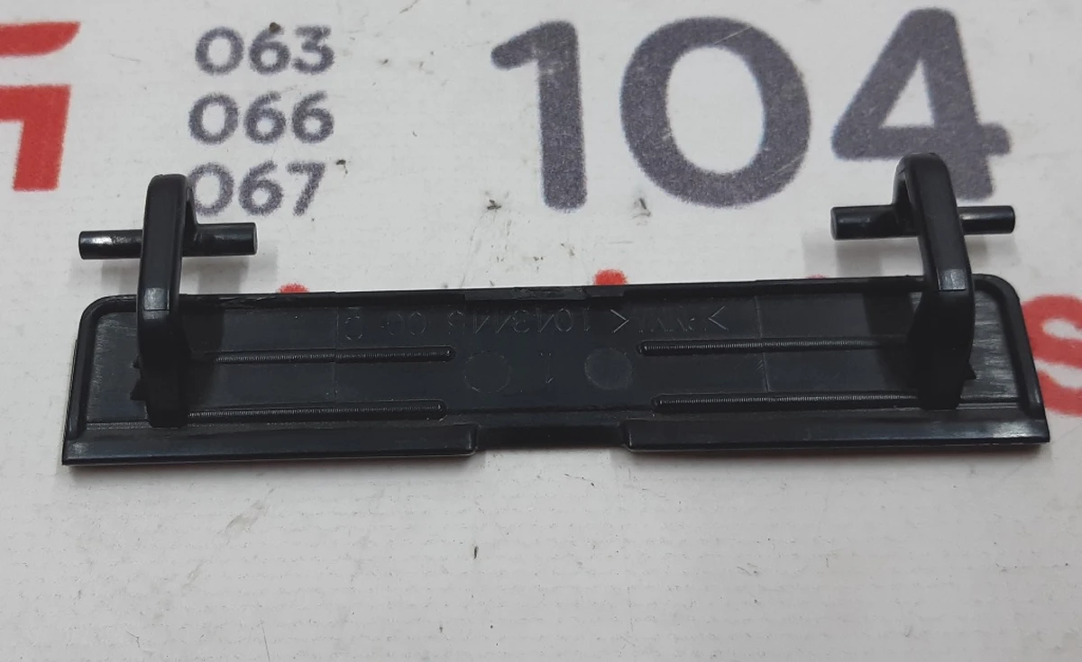 4 Крышка заглушки декоративных панелей крыши левая/правая Tesla model S 1043445-00-C