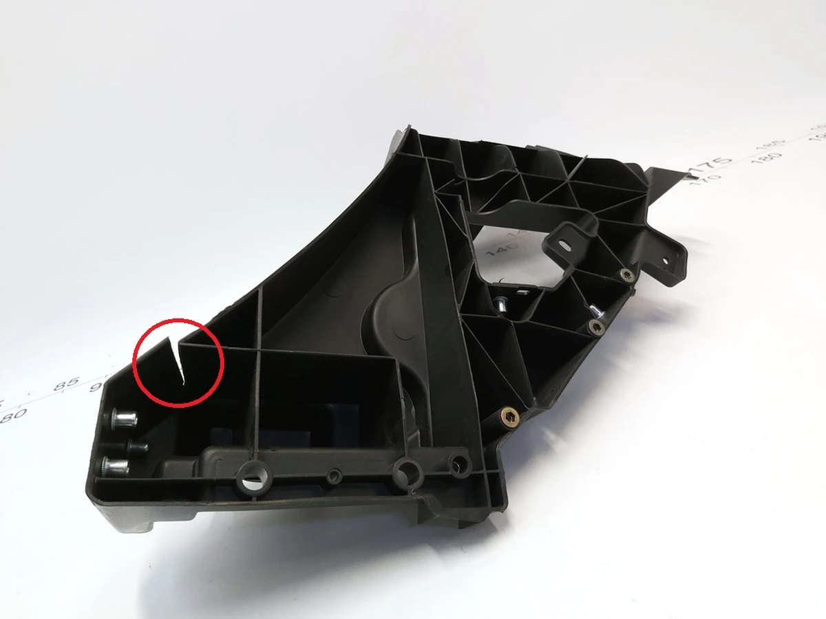 3 HEADLAMP SUPPORT BRACKET RH (shaft) with damage Tesla model X 1043612-00-F