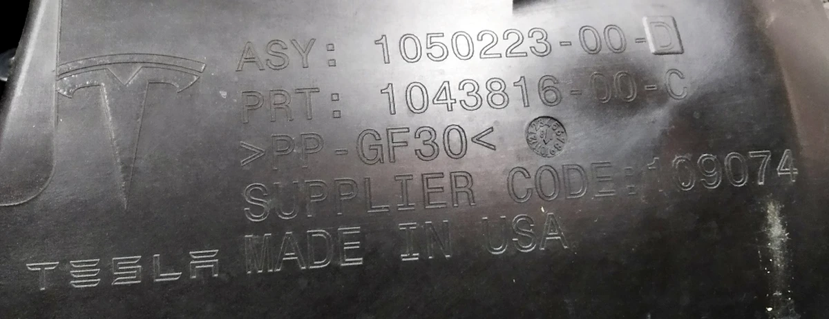 3 Воздуховод приемный переднего бампера нижняя часть (с повреждением) Tesla model X 1050223-00-D