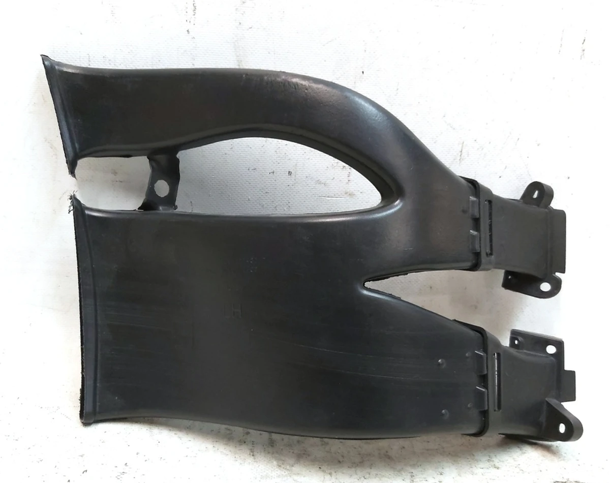 11 Повітропровід протитуманної фари лівий у зборі Tesla Model X 1043927