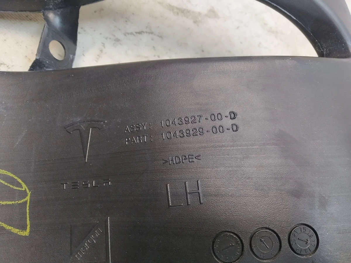 30 ASSY, MX DUCT FR FOGLAMP, LH (damaged) Tesla model X 1043927-00-E