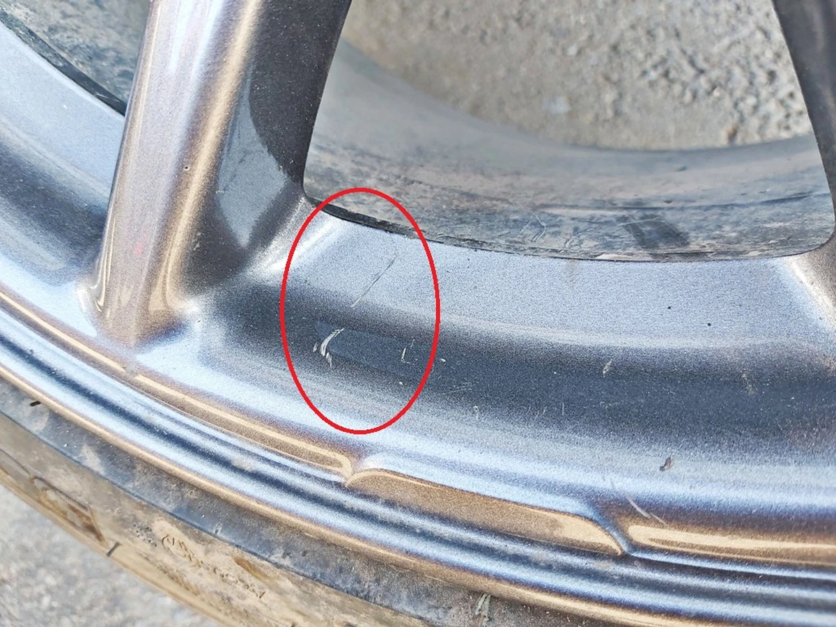 1 Wheel assembly with damage (rim 18 * 8.5J AERO tire Michelin Primacy 235/45 R18 TPMS sensor protector 1,53 mm) Tesla model 3 1234221-00-C