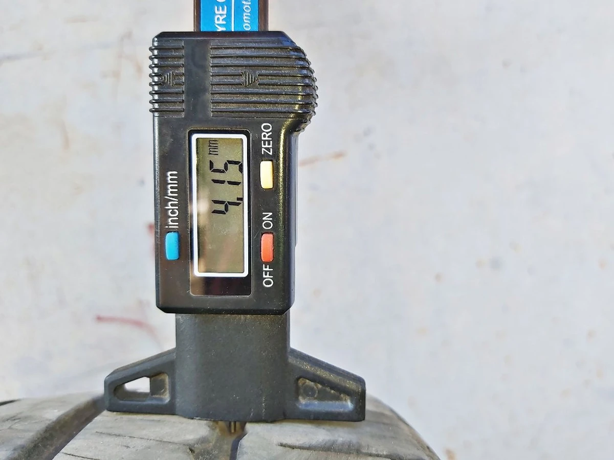 1 Колесо в зборі з пошкодженням (диск18*8.5J AERO шина Michelin Primacy 235/45 R18 датчик TPMS протектор 4,15 мм) Tesla model 3 1234221-00-C