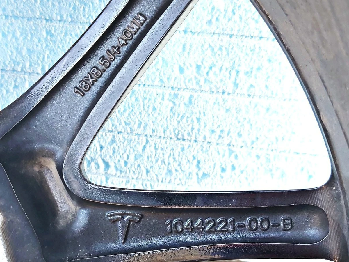1 Колесо в сборе с повреждением (диск18*8.5J AERO шина Michelin Primacy 235/45 R18 датчик TPMS протектор 4,16 мм) Tesla model 3 1234221-00-C