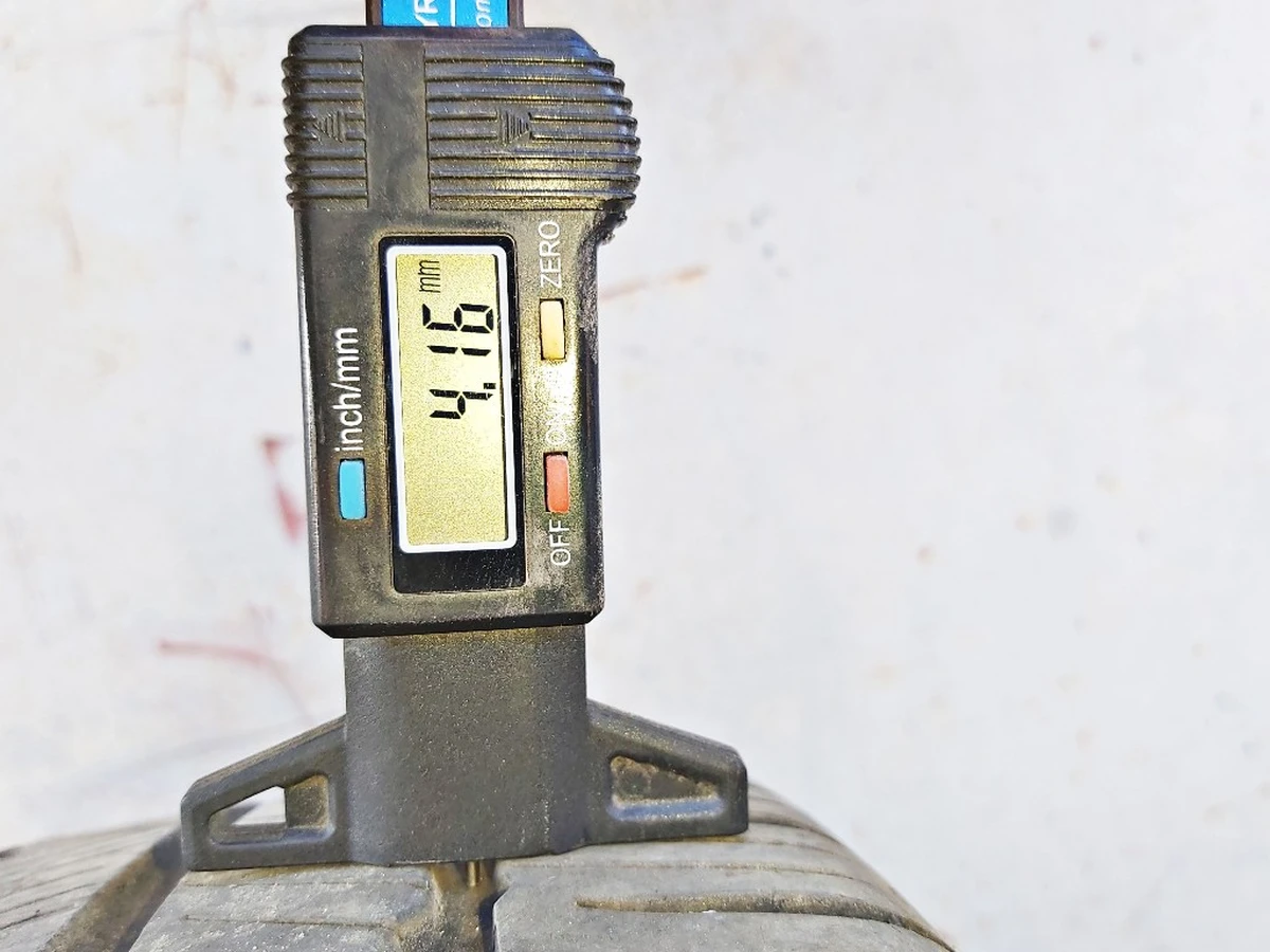 1 Колесо в сборе с повреждением (диск18*8.5J AERO шина Michelin Primacy 235/45 R18 датчик TPMS протектор 4,16 мм) Tesla model 3 1234221-00-C