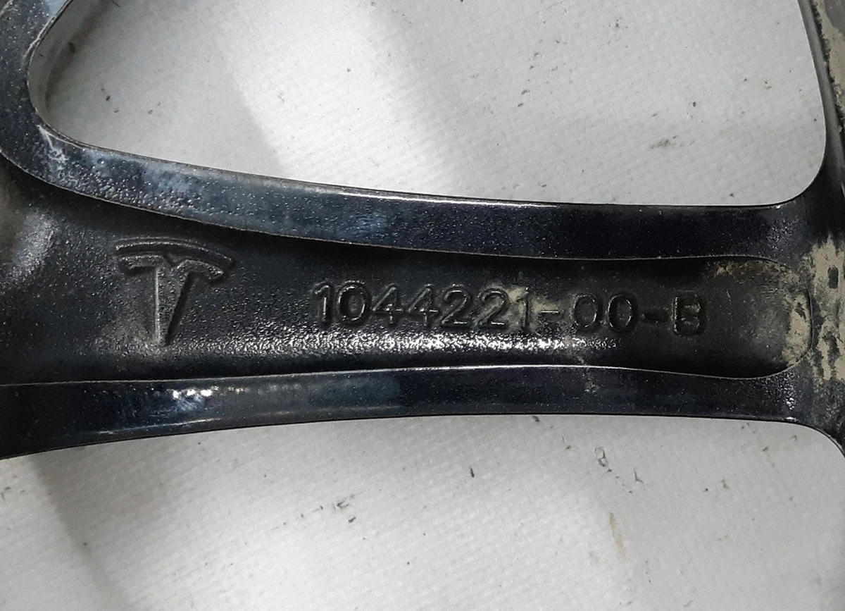 1 WHEEL, 18X8.5J ET40, AERO with damage Tesla model 3 1234221-00-C