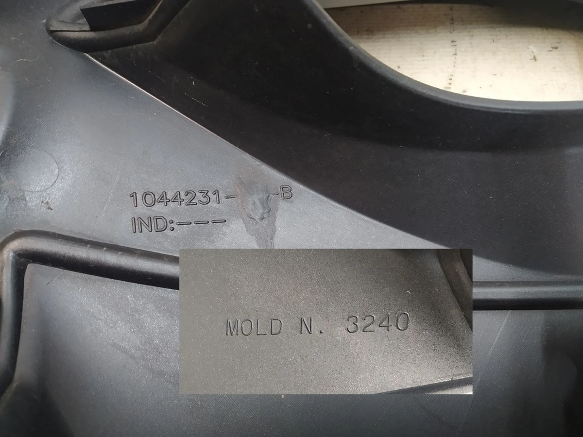 6 Wheel cover - 18 inch AERO MOLD 3240 Tesla Model 3 1044231-99-B