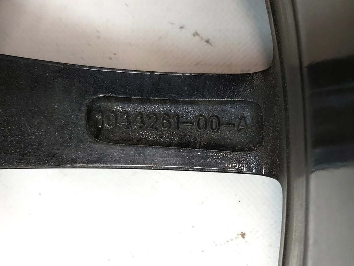 1 Диск колісний 18X8.5J-40 AERO 279 23 DOT-T Tesla model 3 1044261-00-A