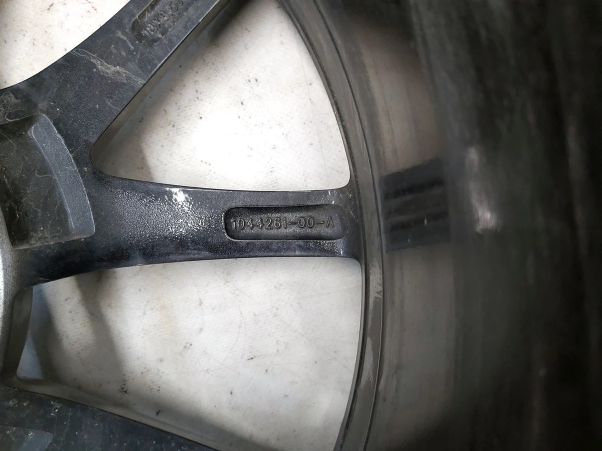 1 Диск колісний 18X8.5J-40 AERO 279 23 DOT-T Tesla model 3 1044261-00-A