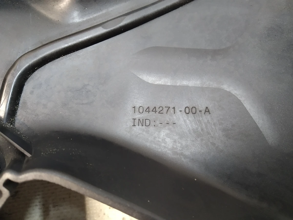 11 18 INCH AERO WHEEL CAP damaged Tesla model 3 1044271-00-C