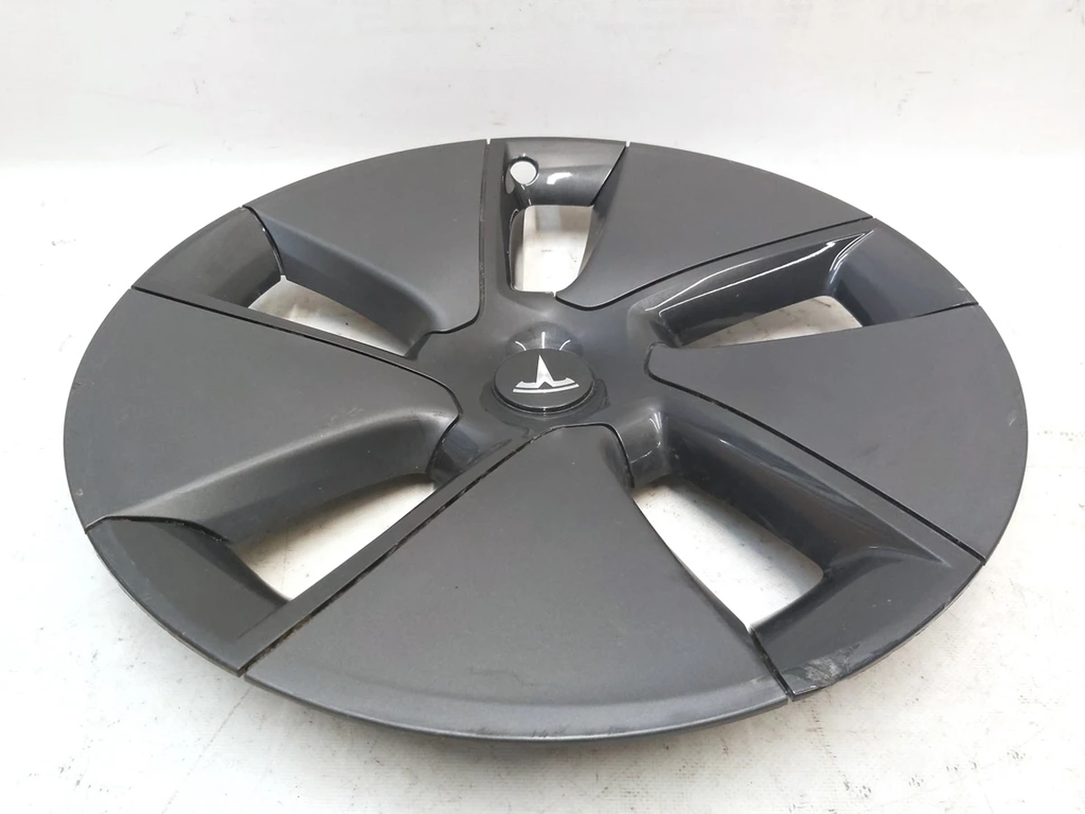 11 Ковпак колісний (18 дюймів) з пошкодженням Tesla model 3 1044271-00-C
